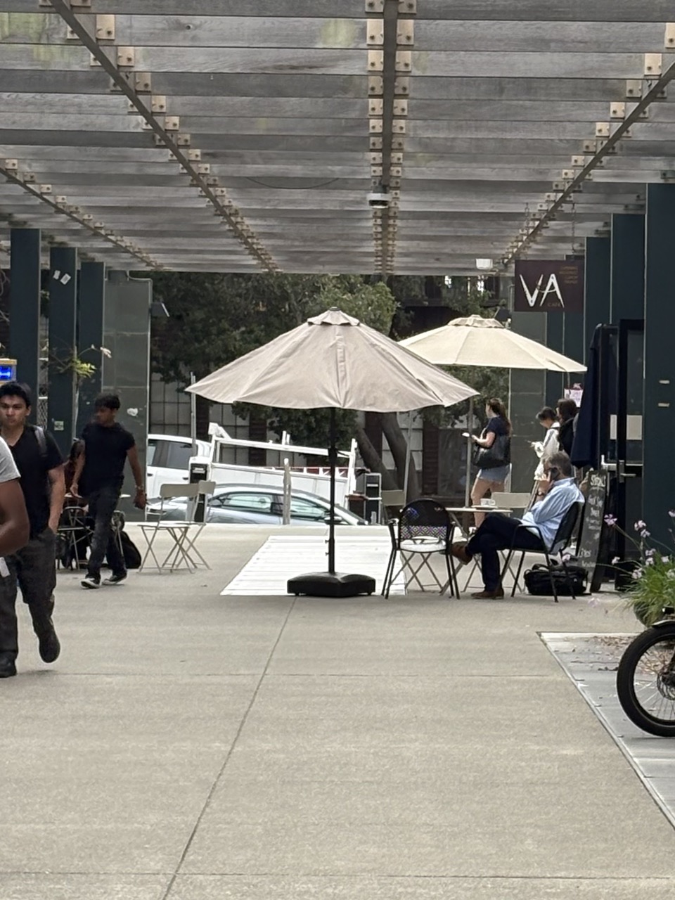 Telephoto street scene with compressed perspective
